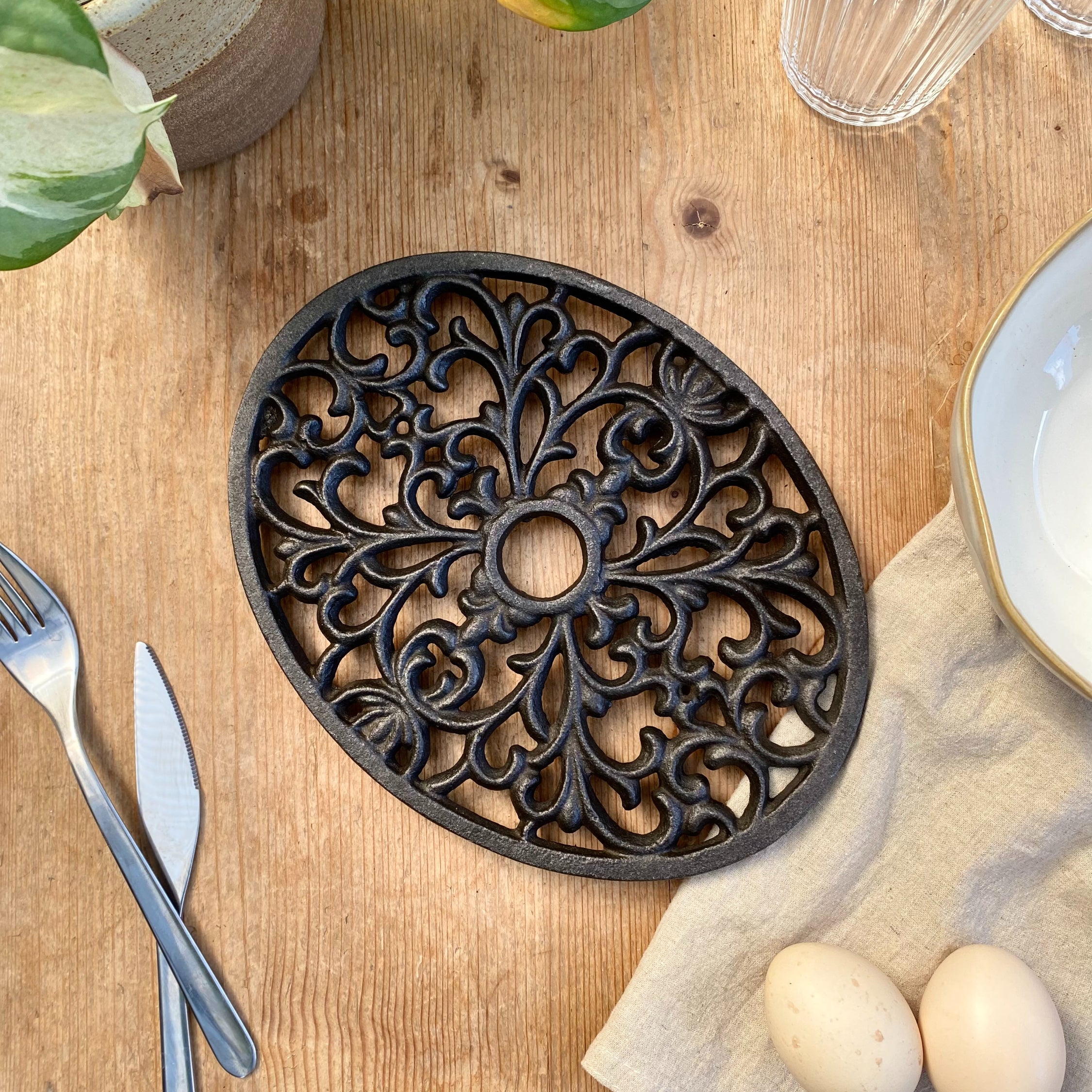Metal Trivet Ornate Oval image 0