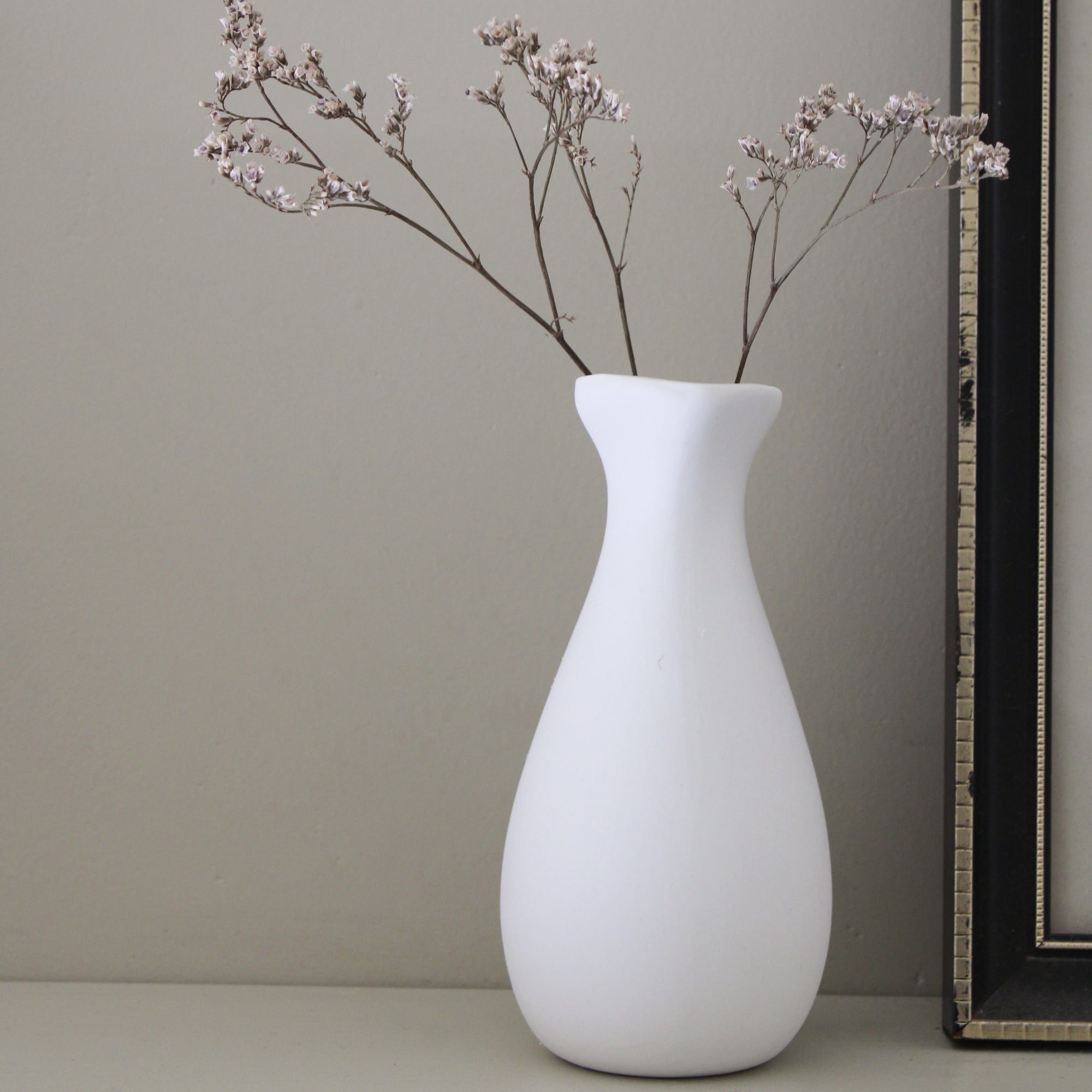 Bud Vase White - Curved image 0