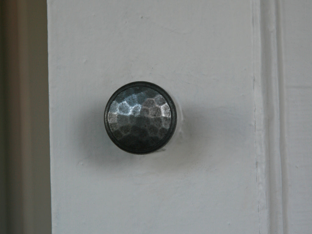 Knob – Hammered Top Cast Waxed Antique Iron 32mm image 2