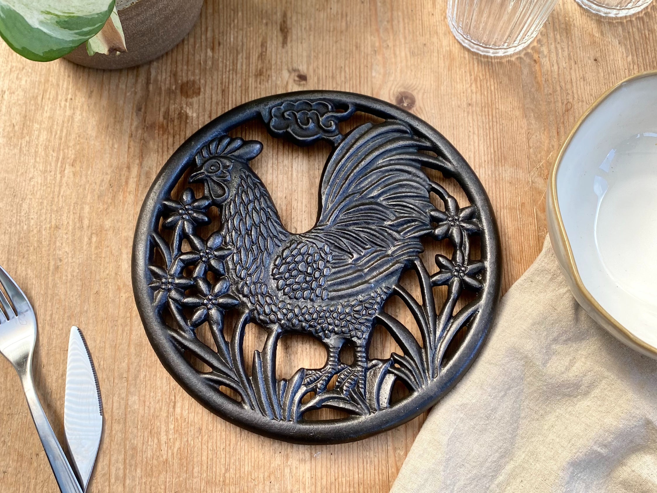 Metal Trivet Circular - Chicken image 0
