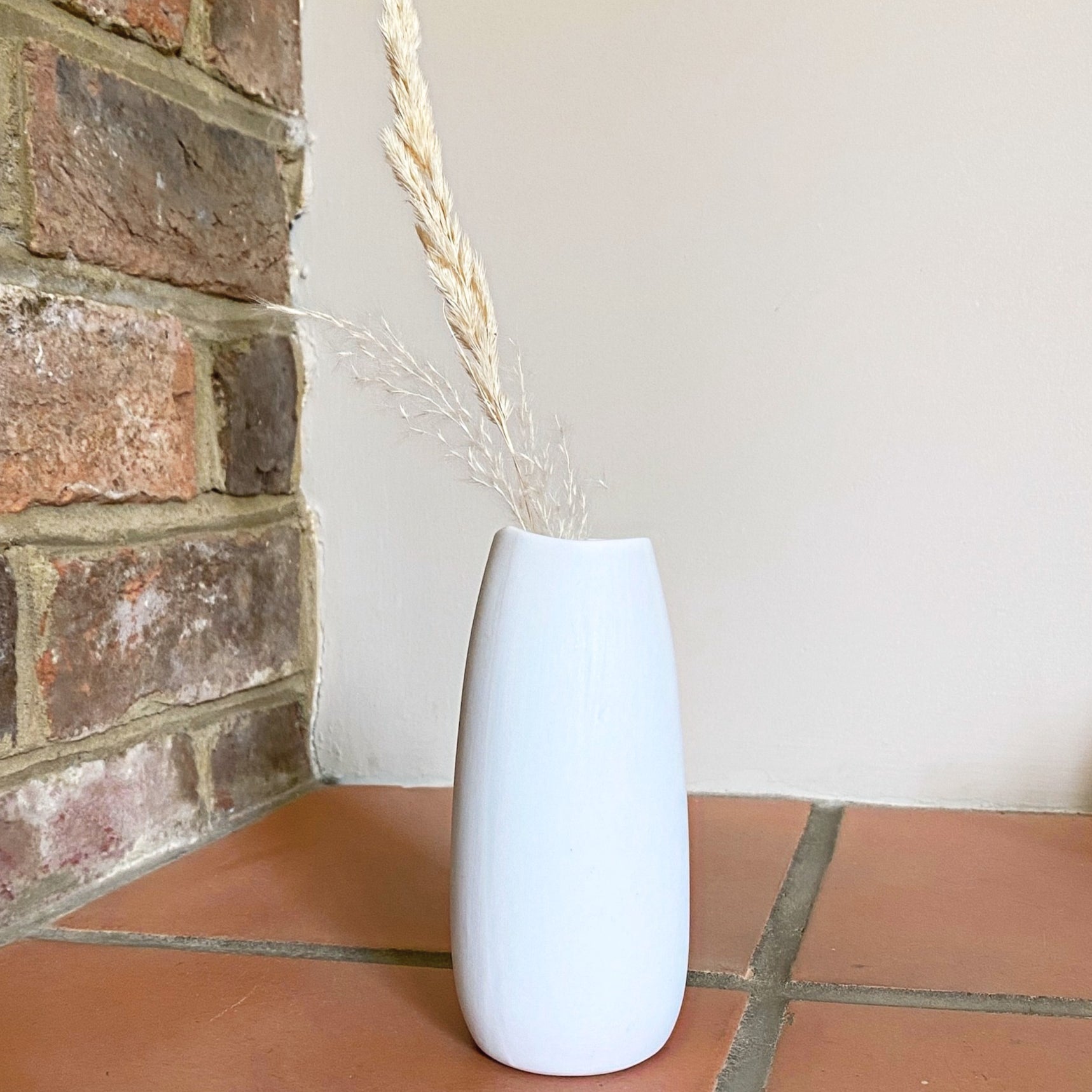 Bud Vase Matte White - Smooth image 3