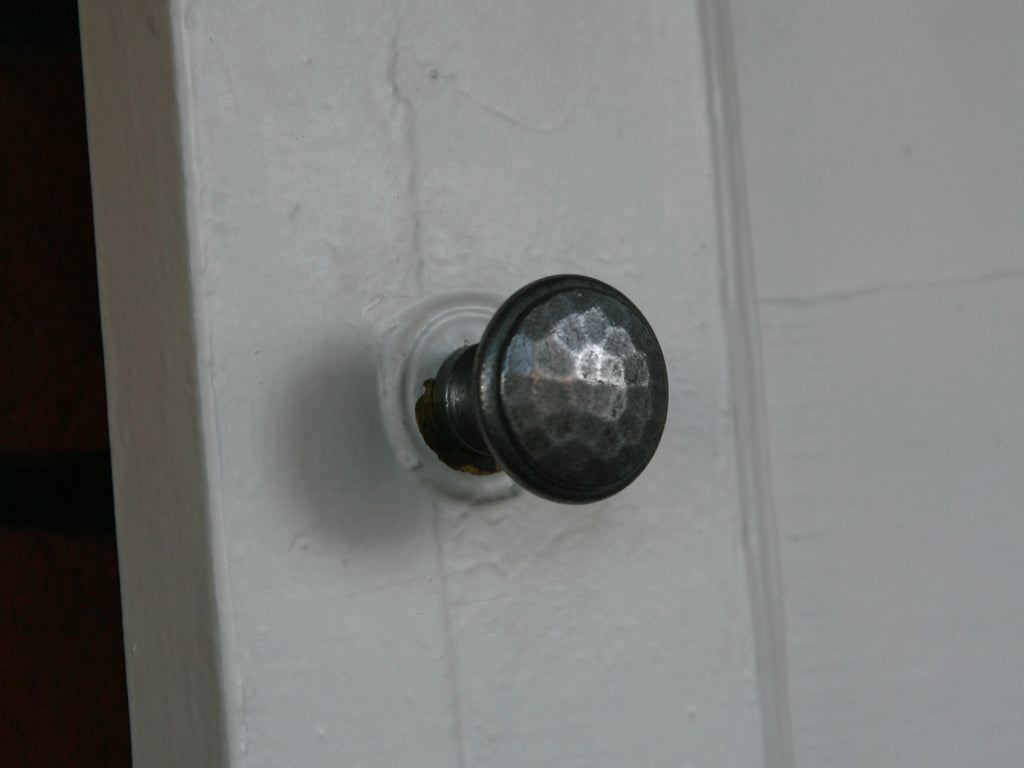 Knob – Hammered Top Cast Waxed Antique Iron 32mm image 0