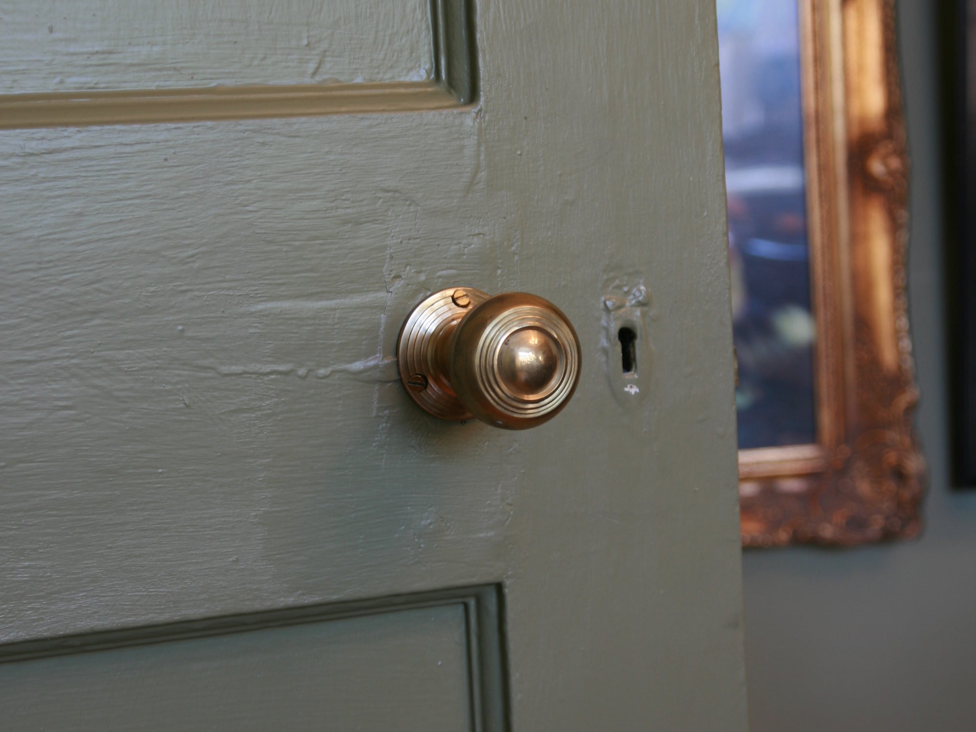 Brass Door Knob Beehive Ribbed image 2