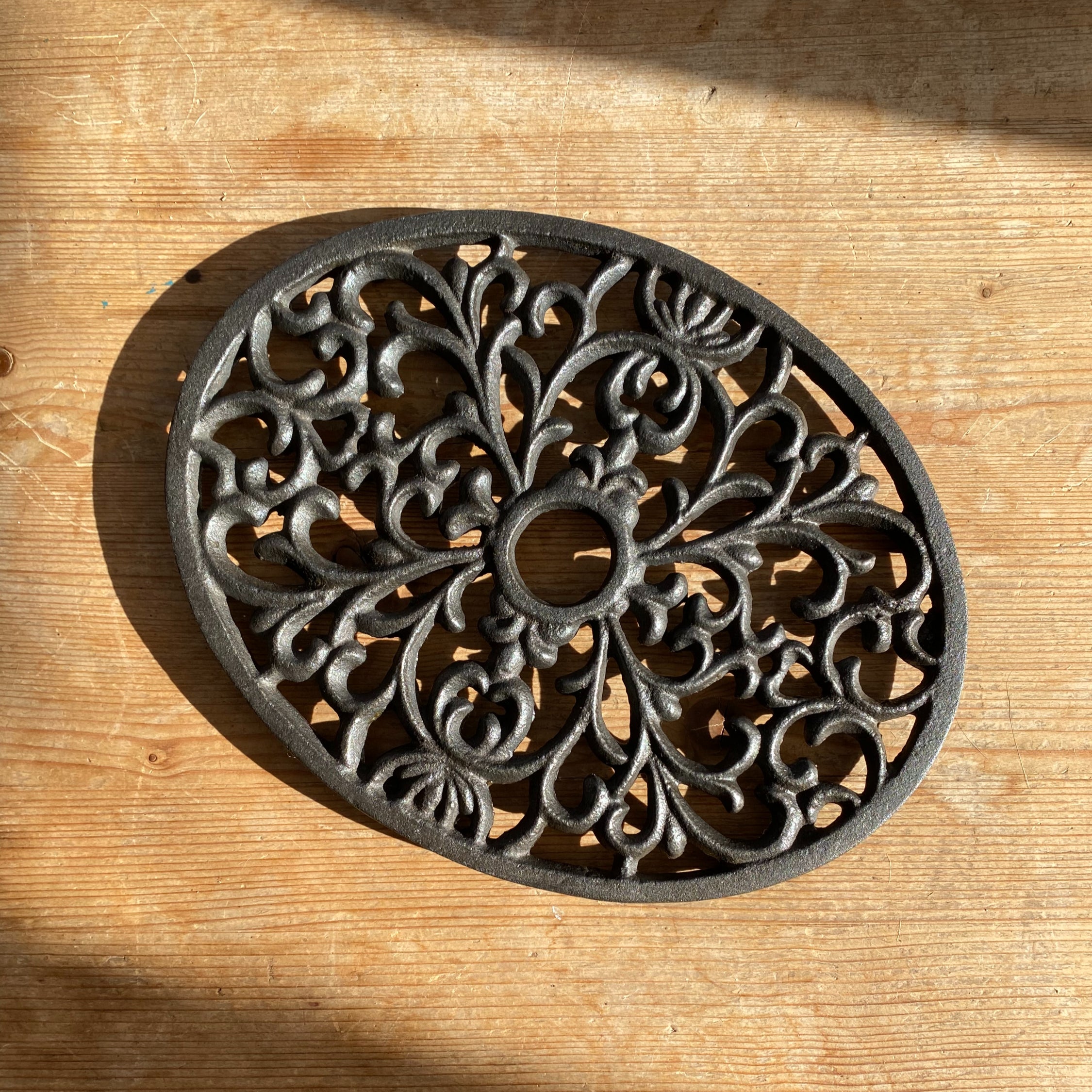 Metal Trivet Ornate Oval image 2