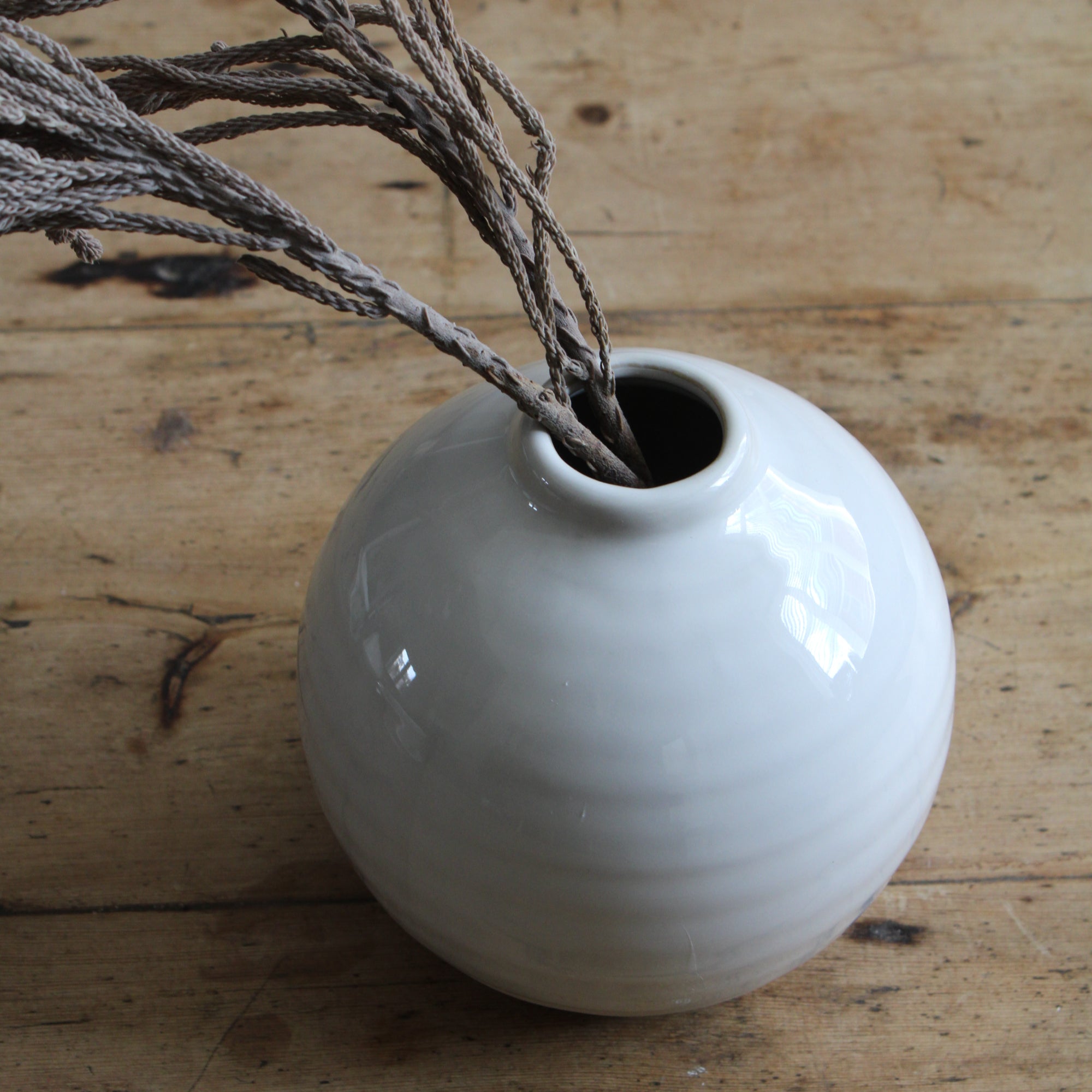 Round Reactive Glaze Ripple Vase - White image 4