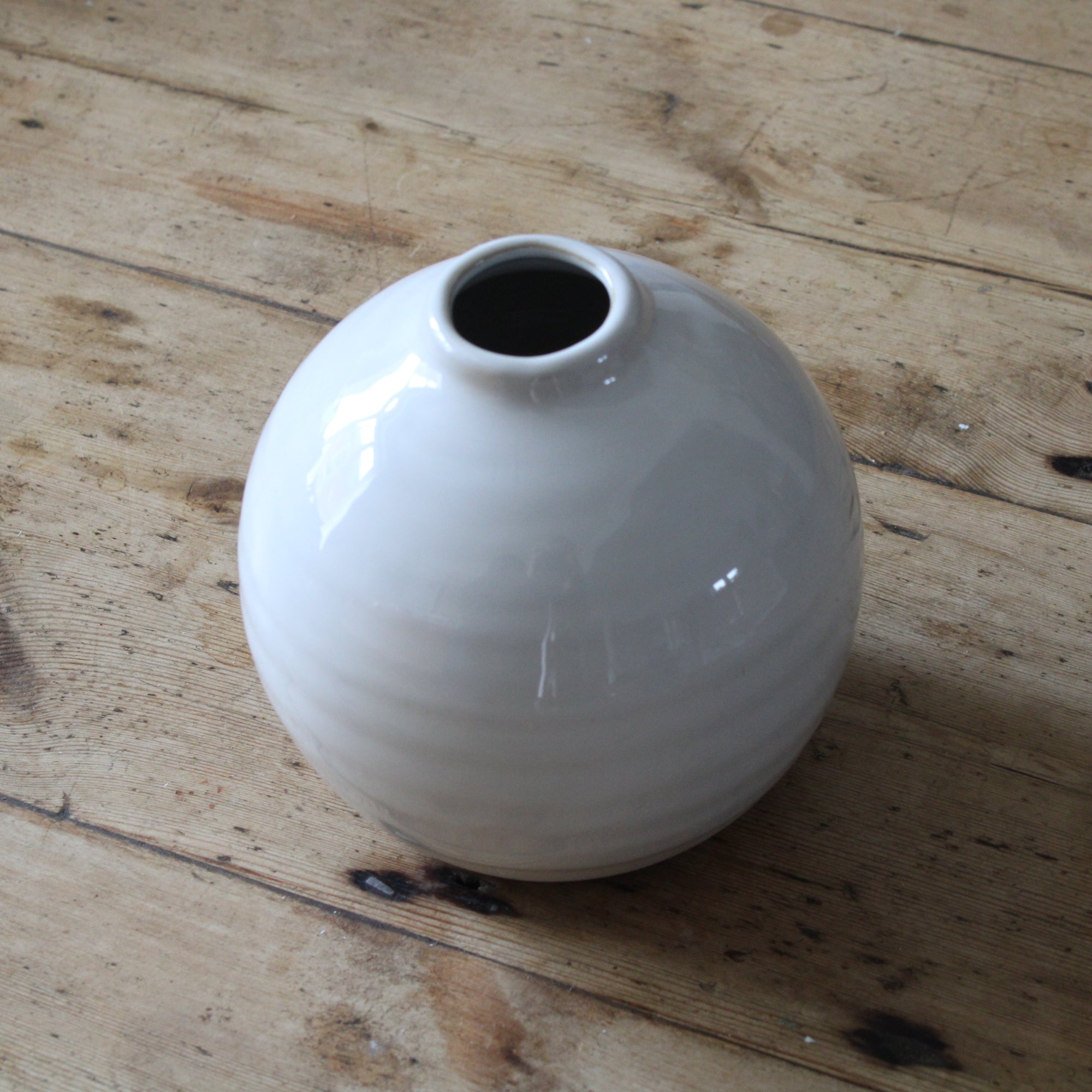 Round Reactive Glaze Ripple Vase - White image 3