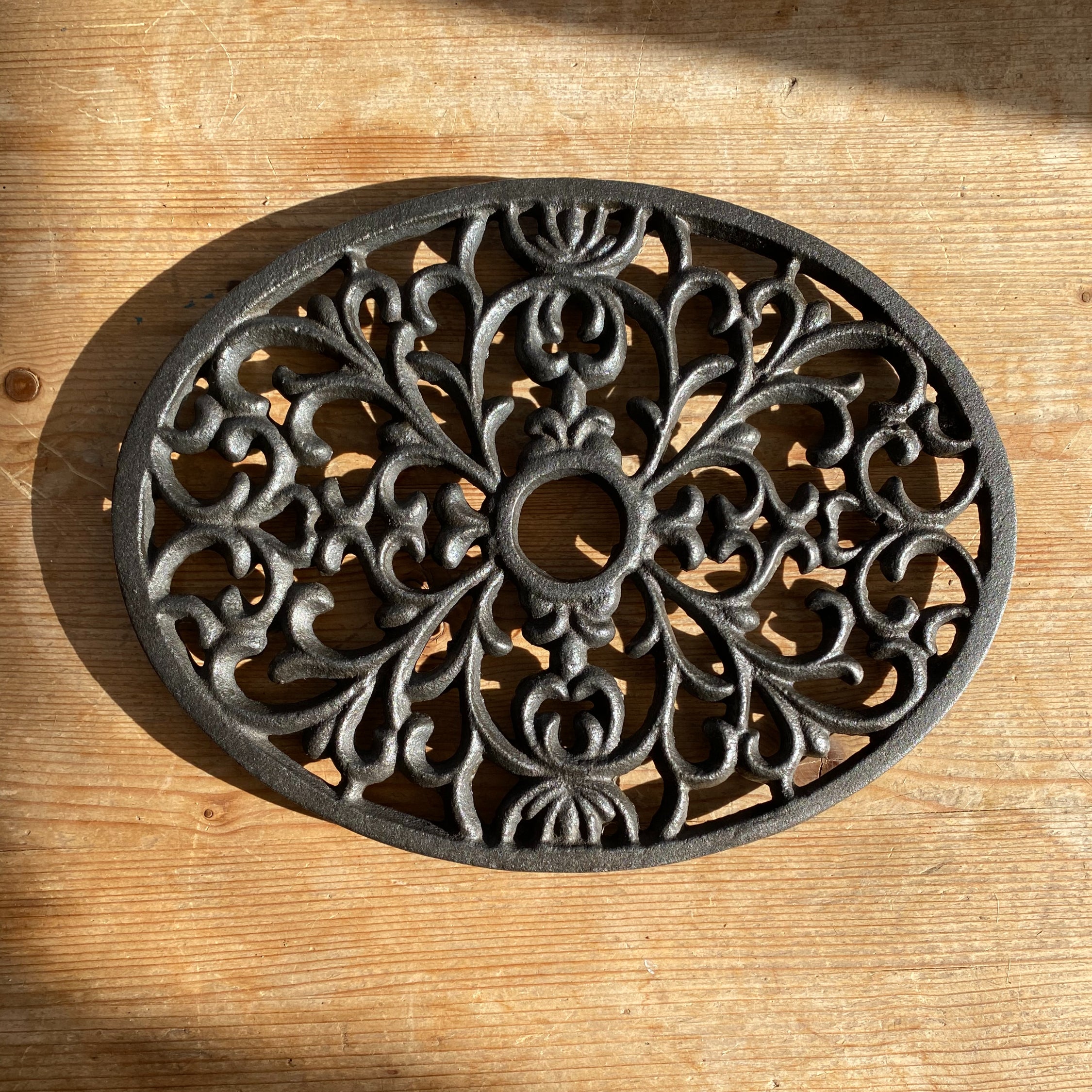 Metal Trivet Ornate Oval image 3